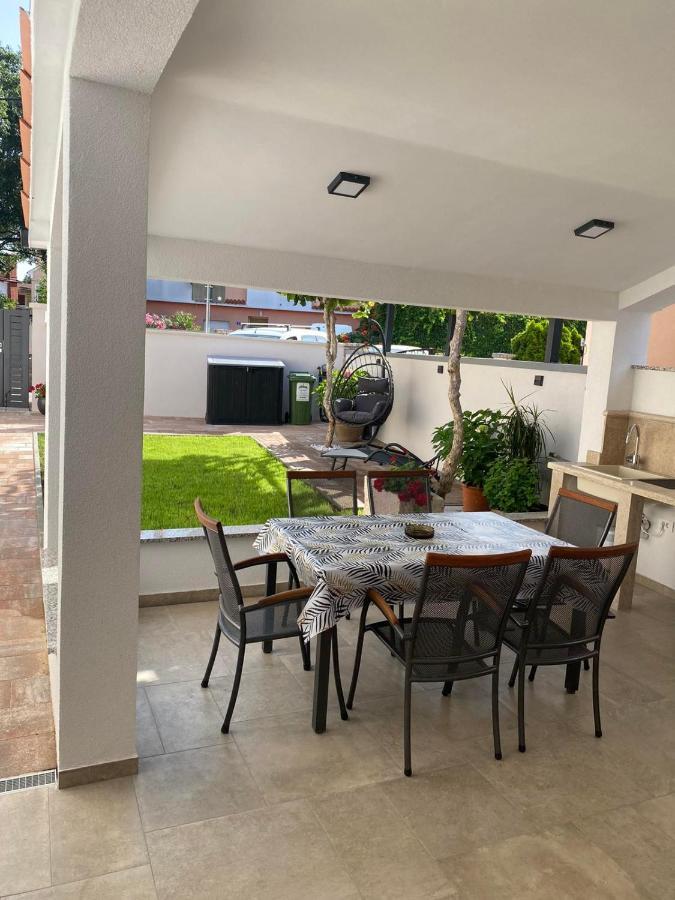 Family Beach Apartments Peroj Eksteriør bilde