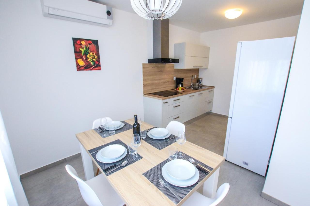 Family Beach Apartments Peroj Eksteriør bilde