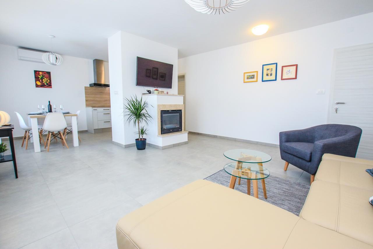 Family Beach Apartments Peroj Eksteriør bilde