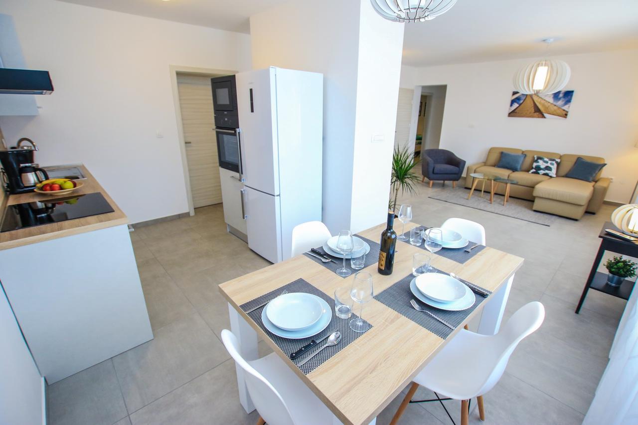 Family Beach Apartments Peroj Eksteriør bilde
