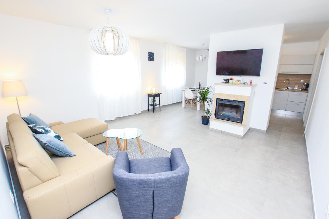 Family Beach Apartments Peroj Eksteriør bilde