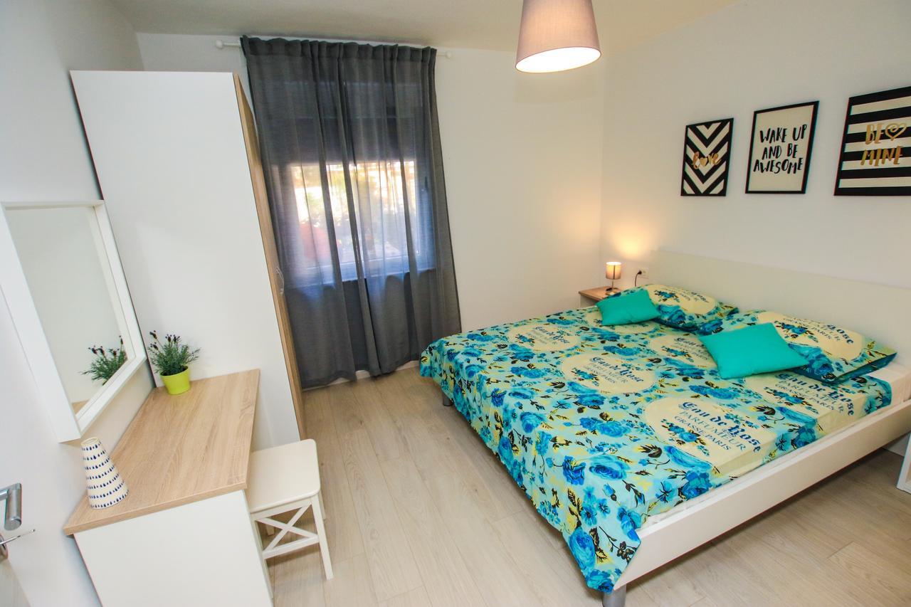 Family Beach Apartments Peroj Eksteriør bilde