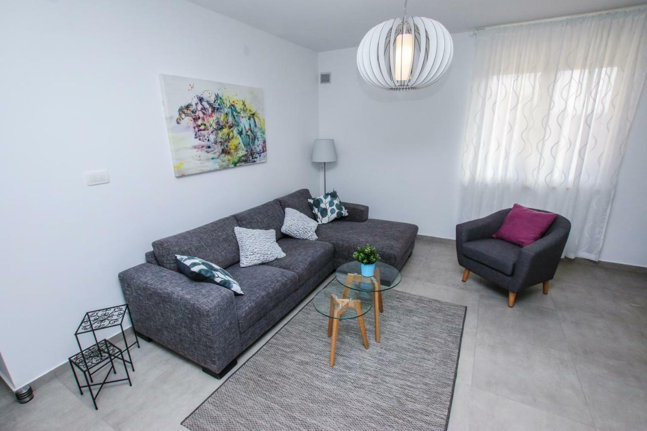 Family Beach Apartments Peroj Eksteriør bilde